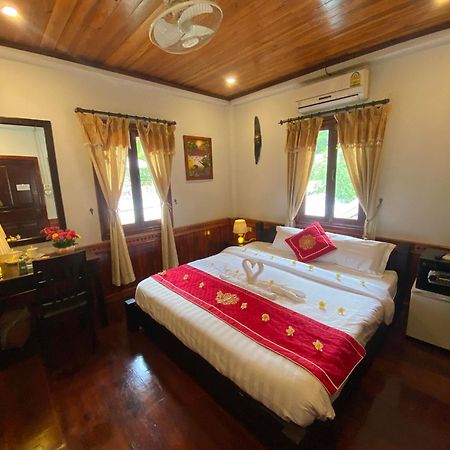 Golden Lotus Boutique Hotel Луанґпхабанґ Екстер'єр фото