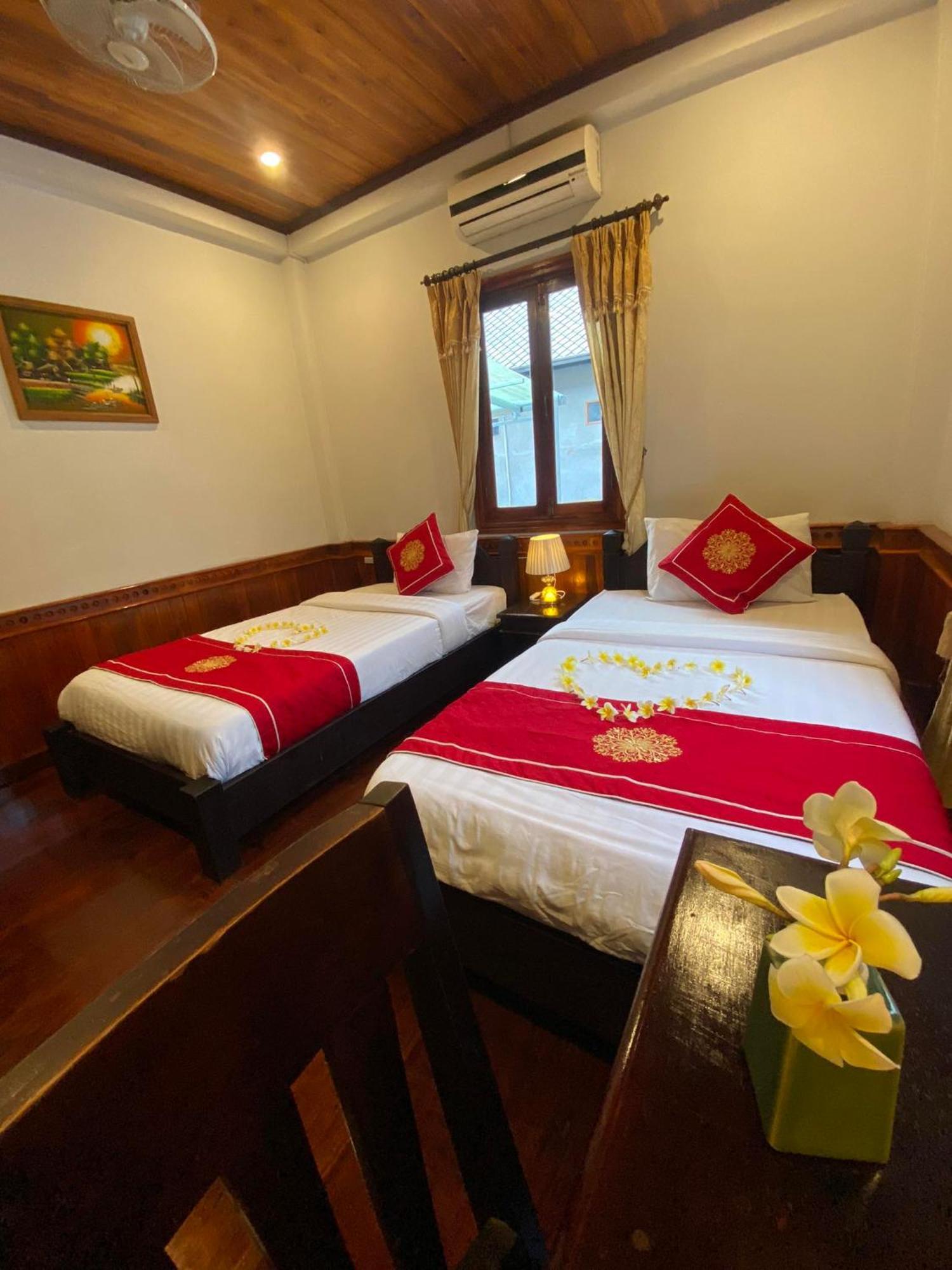 Golden Lotus Boutique Hotel Луанґпхабанґ Екстер'єр фото